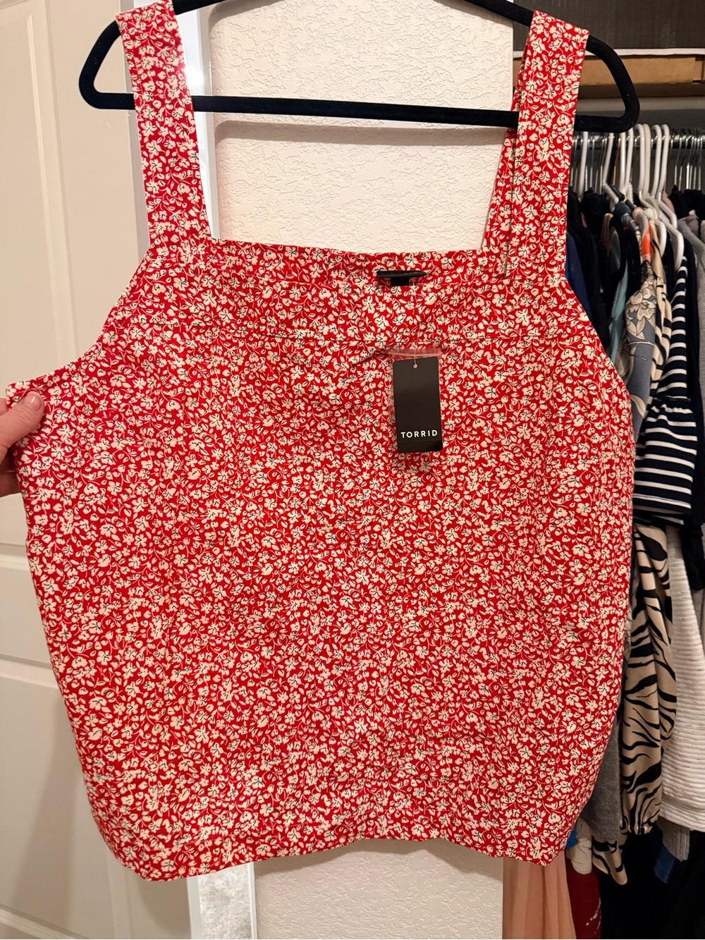 NWT Torrid Red White Floral Square-Neck Tank ❤️